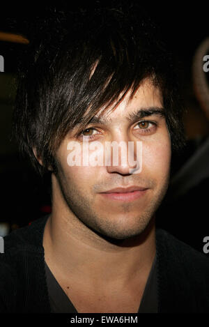 Pete Wentz assiste la premiere di 'Snakes su un piano" tenutasi presso il Grauman's Chinese Theatre di Hollywood. Foto Stock