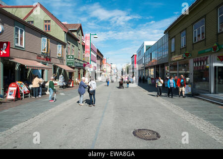 La strada principale dello shopping o Storgata, in Tromso, Norvegia Foto Stock