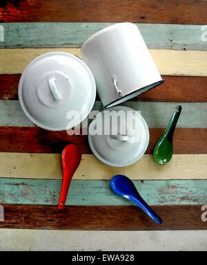 Enamelware still life Foto Stock