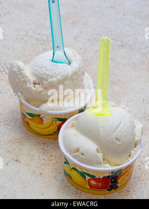Artigianale di gelato italiano. Pera e formaggio, olio d'oliva sapori. Specialità della Lunigiana. Foto Stock