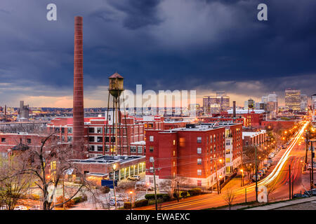 Richmond, Virginia, Stati Uniti d'America downtown cityscape su Main Street. Foto Stock