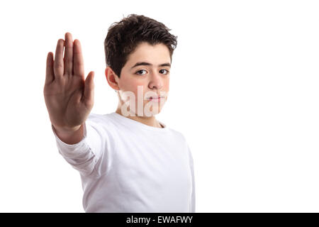 Teen caucasici con acne pelle in un bianco maniche lunghe t-shirt facendo parlare con la mano il gesto con la mano destra Foto Stock
