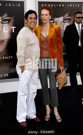 Oscar Nunez presso il Los Angeles premiere di 'Salt" tenutasi presso il Grauman's Chinese Theater di Hollywood di luglio 19, 2010. Foto Stock