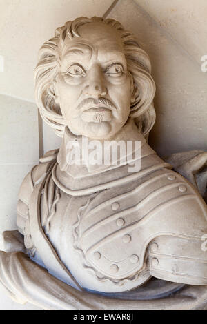 Una scultura del celebre inglese Oliver Cromwell situati al di fuori di Guildhall Art Gallery di Londra. Foto Stock