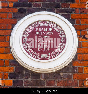 Una placca di marcatura il Dottor Samuel Johnson ex residenza in Gough Square, Londra. Foto Stock