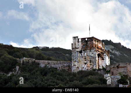 Il castello di Moro su Gibilterra, Regno Unito battenti bandiera britannica. Foto Stock