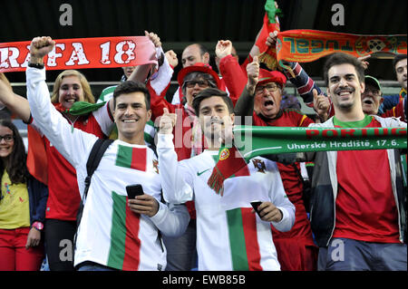 Uherske Hradiste, Repubblica Ceca. Il 21 giugno, 2015. Gli appassionati di Italia durante l'Euro U21 campionato di calcio gruppo B partita Italia vs Portogallo in Uherske Hradiste, Repubblica ceca, 21 giugno 2015. © Dalibor Gluck/CTK foto/Alamy Live News Foto Stock