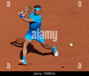 Rafael Nadal (ESP) in azione all'aperto francese 2015 Foto Stock