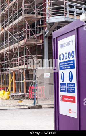 Edificio di costruzione Lavori in corso presso la fabbrica di birra Square, Dorchester South, Dorset in giugno Foto Stock