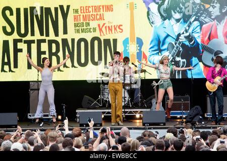 Pic mostra: West End Live at Trafalgar Square, Londra 20.6.15 oggi pomeriggio soleggiato con pieghe musica Pic da Gavin Rodgers/Pixe Foto Stock