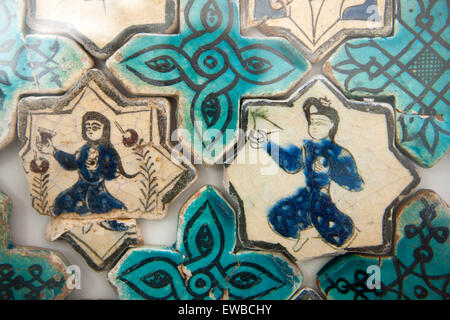 Türkei, Anatolien, Konya, Fayencen im Museum der Karatay-Medrese Foto Stock