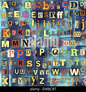 Colorato grunge giornale, rivista collage lettere sullo sfondo Foto Stock