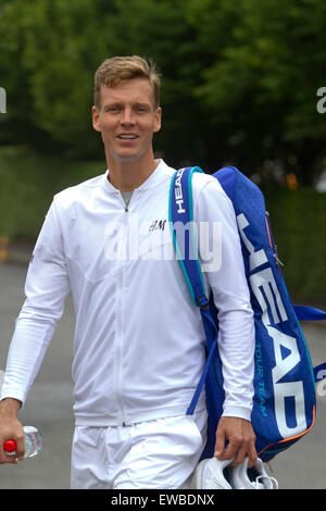 Il torneo di Wimbledon, Londra, Regno Unito. Il 22 giugno, 2015. Tomas BERDYCH dalla Repubblica ceca si è classificato sesto in ATP arriva al AELTC per la pratica del credito: amer ghazzal/Alamy Live News Foto Stock