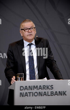 Copenhagen, Danimarca. Il 22 giugno, 2015. Lars Rohde Presidente e governatore di national presenta secondo trimestre relazione finanziaria oggi con la conferenza stampa congiunta Hugo Frey Jensen e per Callesen presso la banca nazionale di Danimarca ufficio. Credito: Francesco Dean/Alamy Live News Foto Stock