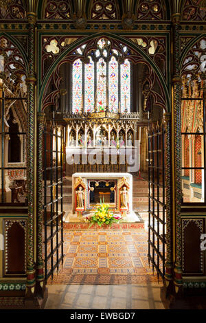 St Gile's Church, Cheadle, bastoni. Chiesa cattolica romana progettata da Pugin. Foto Stock