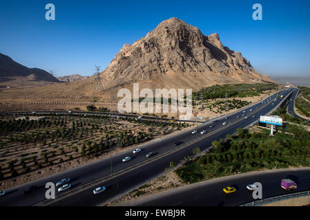 Montare Soffeh, nominato dalla mistica sufi di Safavid periodo denominato 'Mir Ali-ye Soffeh' che hanno vissuto e pregato in questa montagna, Isfahan, Iran Foto Stock