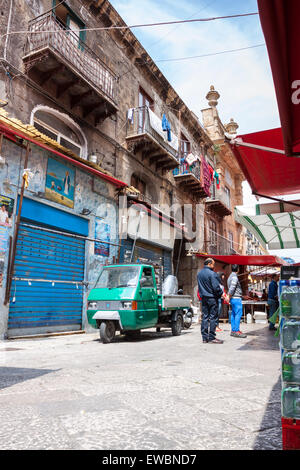 Mercato del Capo in frenetica attività. Palermo, Sicilia. Italia Foto Stock