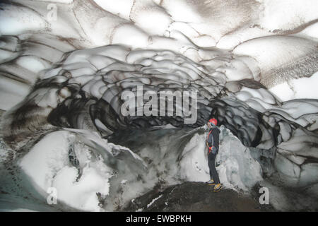 All'interno di Warren grotta sul Monte Erebus, Antarctcia. Foto Stock