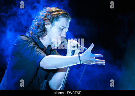 Il cantante Julien Doré sul palco (2014/07/30) Foto Stock