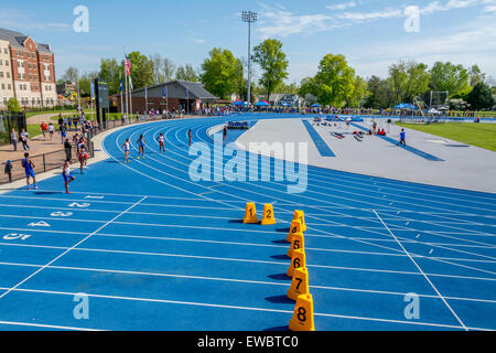 Relè del Kentucky tenutasi presso l'Università di Kentucky con pista all'aperto e il campo eventi agonistici di alta scuola e Foto Stock