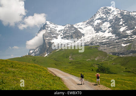 Oberland Bernese Regione delle Alpi svizzere, con l'Eiger e il Monch dominando Foto Stock