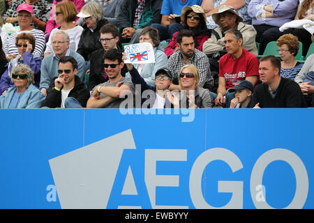 Nottingham, Regno Unito. Il 22 giugno, 2015. Aegon Nottingham Open Tennis Tournament. Supporto per James Ward (Gran Bretagna) nella sua partita contro Tim Smyczek (USA) Credito: Azione Sport Plus/Alamy Live News Foto Stock