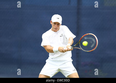 Nottingham, Regno Unito. Il 22 giugno, 2015. Aegon Nottingham Open Tennis Tournament. Scritto da Diego Schwartzman (Argentina) Credito: Azione Sport Plus/Alamy Live News Foto Stock