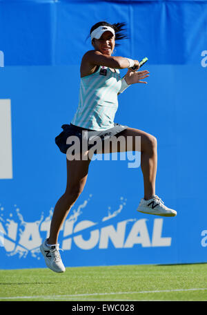 Eastbourne, Sussex, Regno Unito. Il 22 giugno, 2015. Heather Watson di Gran Bretagna in azione contro Varvara Lepchenko degli USA nella loro partita di tennis al Aegon torneo internazionale di tennis tenuto in Devonshire Park Eastbourne Credito: Simon Dack/Alamy Live News Foto Stock