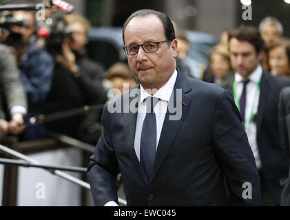 Bruxelles, Belgio. Il 22 giugno, 2015. Il Presidente francese Francois Hollande arriva per un'emergenza Eurozona Vertice sulla Grecia in occasione del Consiglio europeo di Bruxelles, la capitale del Belgio, 22 giugno 2015. Credito: Voi Pingfan/Xinhua/Alamy Live News Foto Stock