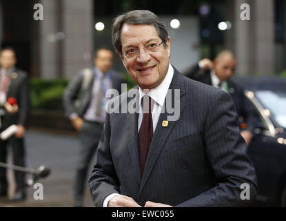 Bruxelles, Belgio. Il 22 giugno, 2015. Il Presidente di Cipro Nicos Anastasiades arriva per un'emergenza Eurozona Vertice sulla Grecia in occasione del Consiglio europeo di Bruxelles, la capitale del Belgio, 22 giugno 2015. Credito: Voi Pingfan/Xinhua/Alamy Live News Foto Stock