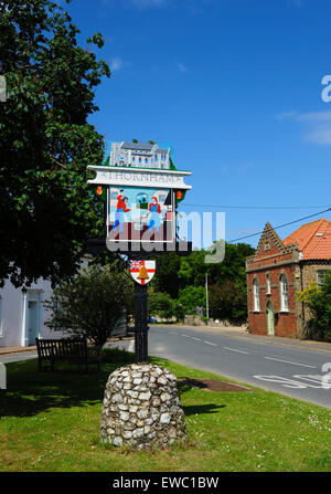 Segno di villaggio, Thornham, Norfolk, Inghilterra, Regno Unito Foto Stock