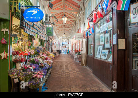 All'interno del mercato coperto in Oxford, Regno Unito Foto Stock