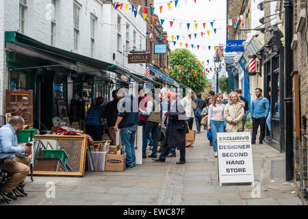 Pallone a piedi negozi Hampstead London NW3 Regno Unito Foto Stock