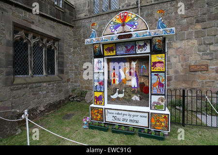 Il Derbyshire tradizionale ben medicazione 2015 nel villaggio di Youlgreave vicino a Bakewell Foto Stock