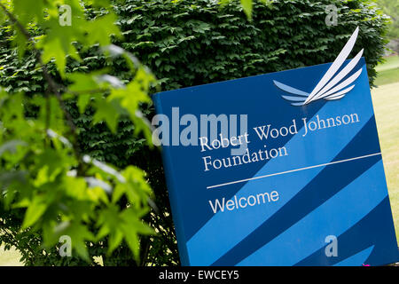 Un logo segno al di fuori della sede della Robert Wood Johnson Foundation a Princeton, New Jersey. Foto Stock