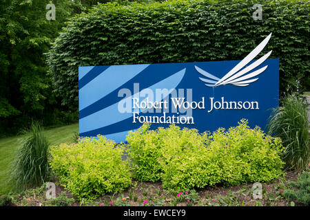 Un logo segno al di fuori della sede della Robert Wood Johnson Foundation a Princeton, New Jersey. Foto Stock