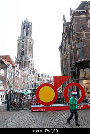 Centro di Utrecht, Paesi Bassi con torre di Dom. Preparazione per il Grand Départ, inizio del 2015 Tour de France a luglio Foto Stock