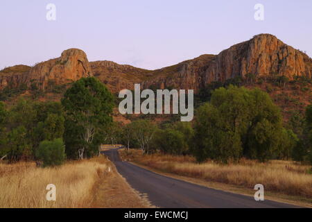 Viste la mattina del Virgin Rock - parte di Minerva Parco Nazionale delle colline in Springsure, Queensland. Foto Stock