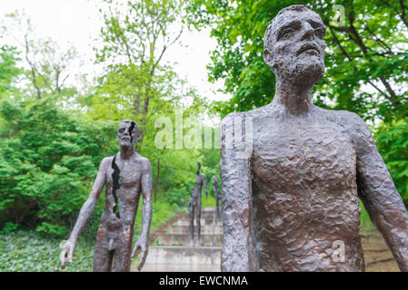 Olbram Zoubek scultura, dettaglio del monumento alla sofferenza del popolo ceco sotto il regime comunista da Olbram Zoubek nel parco Petrin, Praga. Foto Stock