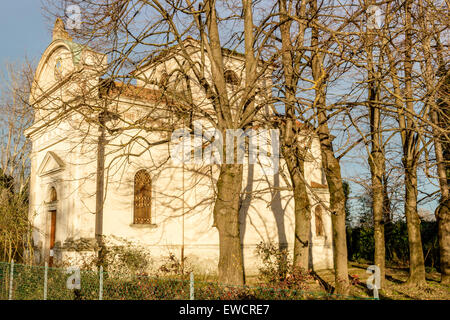 Facciata del XVII secolo la chiesa, l'oratorio di 'Santissima Annunziata" (Sepulcrum Gentis Piancastelli) in Fusignano, Italia Foto Stock