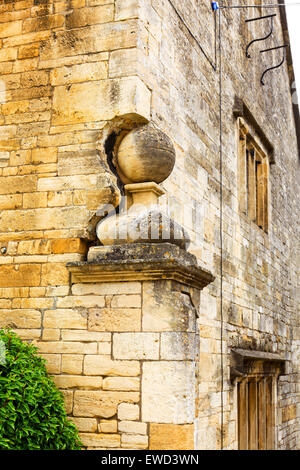 I giardini di Bourton House Bourton sulla collina Glousestershire England Regno Unito Foto Stock