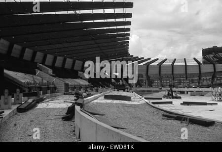 Innenansicht des Münchner Radstadions während der Bauzeit Il Cycling Stadium di Monaco di Baviera, sede dei Giochi Olimpici 1972, in fase di costruzione. Foto Stock