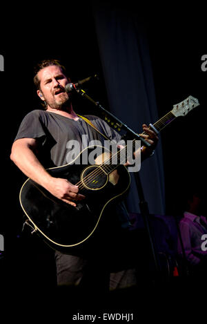 Toronto, Ontario, Canada. Il 23 giugno, 2015. Cantante americana-cantautore MATT NATHANSON eseguita presso il Molson anfiteatro canadese a Toronto. © Igor Vidyashev/ZUMA filo/Alamy Live News Foto Stock