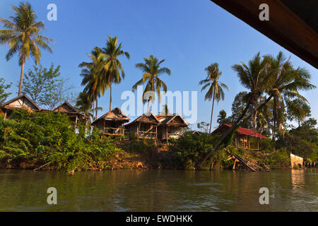 BUNGALOWS SUL FATTO DET isola in 4 mila isole Area (Si Phan Don) del fiume Mekong - Southern, LAOS Foto Stock