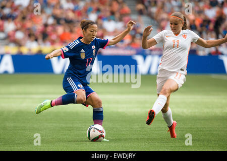 Vancouver, Canada. Il 23 giugno, 2015. Yuki OGIMI del Giappone calci la palla durante un turno di 16 match tra Giappone e Paesi Bassi in occasione del FIFA Coppa del Mondo Donne Canada 2015 in BC Place Stadium il 23 giugno 2015 a Vancouver in Canada. Il Giappone ha vinto 2-1. Credito: Cal Sport Media/Alamy Live News Foto Stock