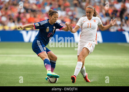 Vancouver, Canada. Il 23 giugno, 2015. Yuki OGIMI del Giappone controlla il pallone durante un turno di 16 match tra Giappone e Paesi Bassi in occasione del FIFA Coppa del Mondo Donne Canada 2015 in BC Place Stadium il 23 giugno 2015 a Vancouver in Canada. Il Giappone ha vinto 2-1. Credito: Cal Sport Media/Alamy Live News Foto Stock