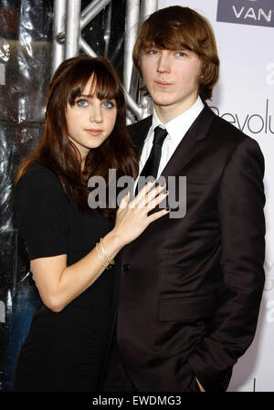 Zoe Kazan e Paul Dano presso il Los Angeles premiere di "Rivoluzionaria Road" tenutasi presso il Mann Village Theatre di Westwood. Foto Stock