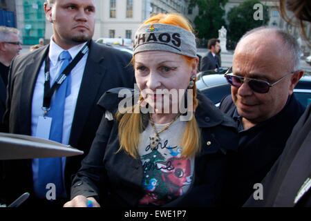 Luglio 19, 2008 - BERLINO: Vivienne Westwood al fashion fair " Settimana della moda di Berlino', Bebelplatz, Berlino. Foto Stock