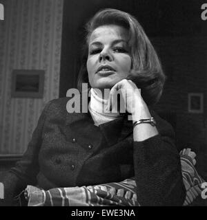 Deutsche Schauspielerin Sabine Bethmann in der ZDF Krimiserie "Cliff Dexter', Deutschland 1960er Jahre. Attrice tedesca Sabine Bethmann nella criminalità TV serie 'Cliff Dexter', Germania 1960s. Foto Stock