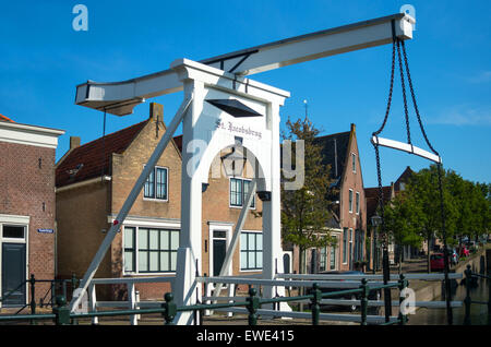 Amsterdam, distretto di Waterland, Monnickemdam, un piccolo ponte levatoio nella città vecchia Foto Stock